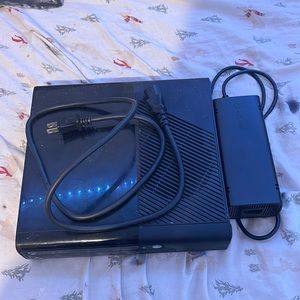 Im selling a Xbox 360 color is black its one of the newer ones